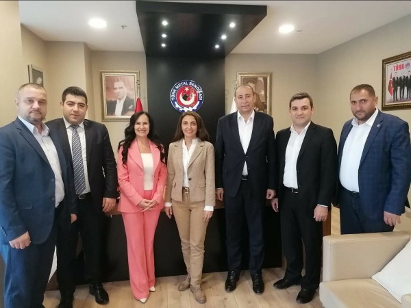 Bursa Milletvekili Nurhayat Altaca Kayışoğlu ziyaretlerine hız kesmeden devam ediyor.