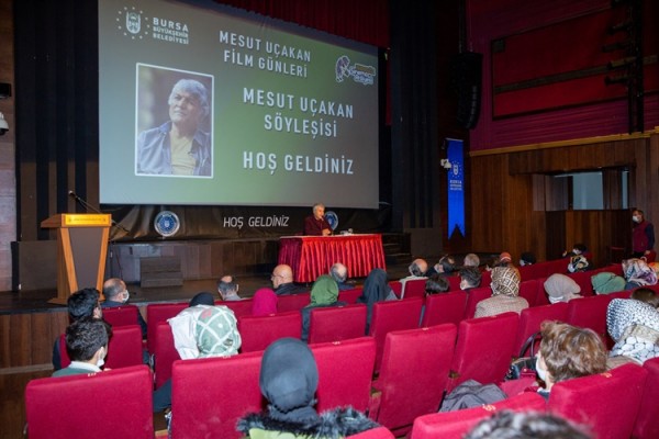 Usta yönetmen Mesut Uçakan, Bursalı sinemaseverlerle buluştu