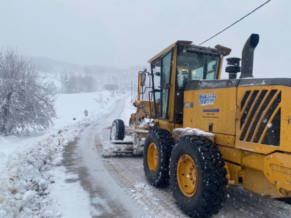 Bursa'da kardan kapanan 16 kırsal mahallenin yolu açıldı