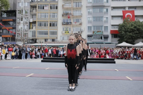 Bandırma’da 23 Nisan Coşkusu AKK Özel Bandırma Koleji Gösterileri ile Taçlandı!