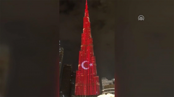 Cumhurbaşkanı Erdoğan’ın BAE ziyareti öncesi, Burj Khalifa'ya Türk bayrağı yansıtıldı