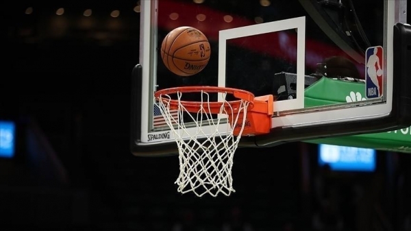 NBA'de Raptors, 76ers'ı yenerek üç maç sonra galip geldi