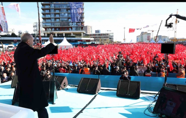 Cumhurbaşkanı Erdoğan: “Kimileri sadece laf yapar, kimileri de işte böyle iş yapar, hizmet yapar”